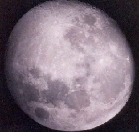 La Luna llena a dos das de su totalidad